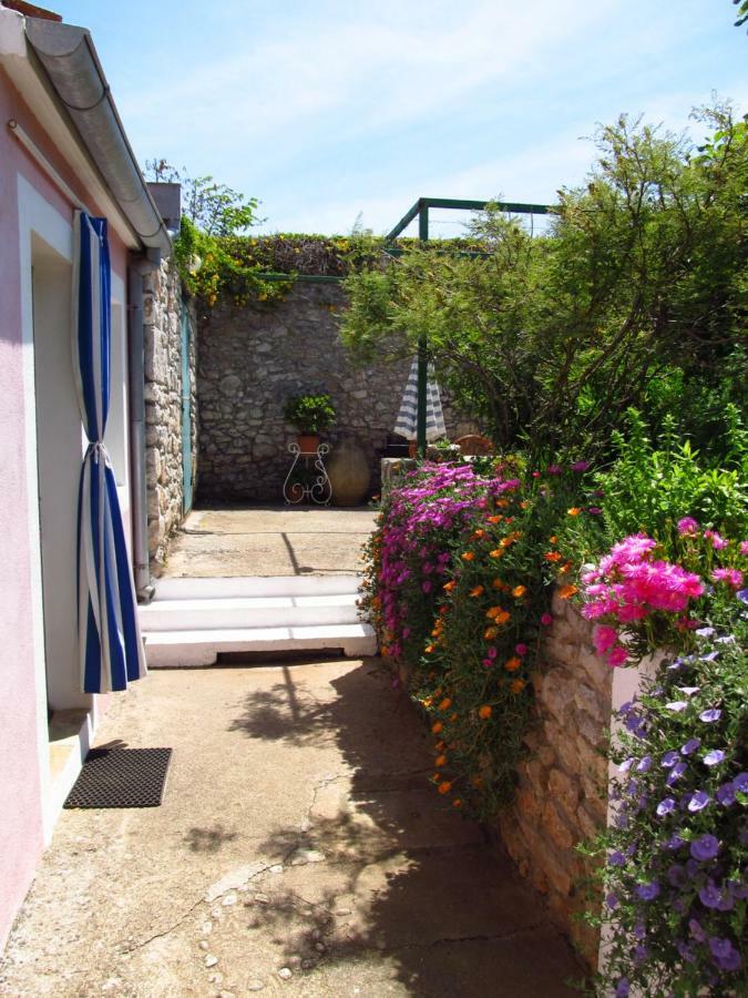 Apartments Anita Veli Lošinj Eksteriør billede